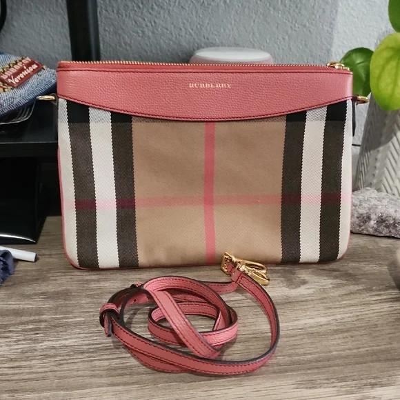 Burberry Haymarket Check Crossbody Clutch Bag with Coral Pink Leather Trim - Picture 2 of 9
